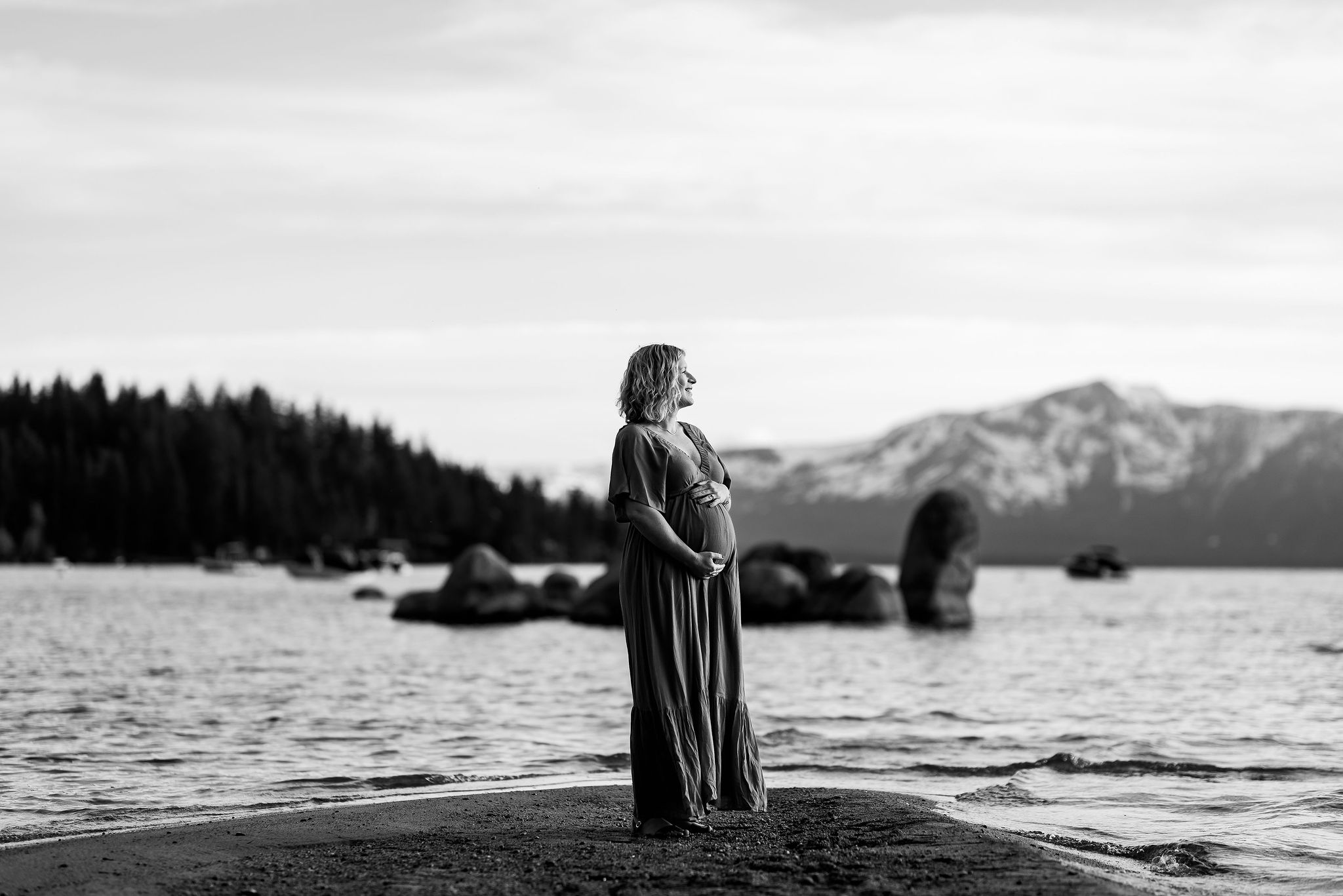 Family pregnancy and maternity photos on Lake Tahoe