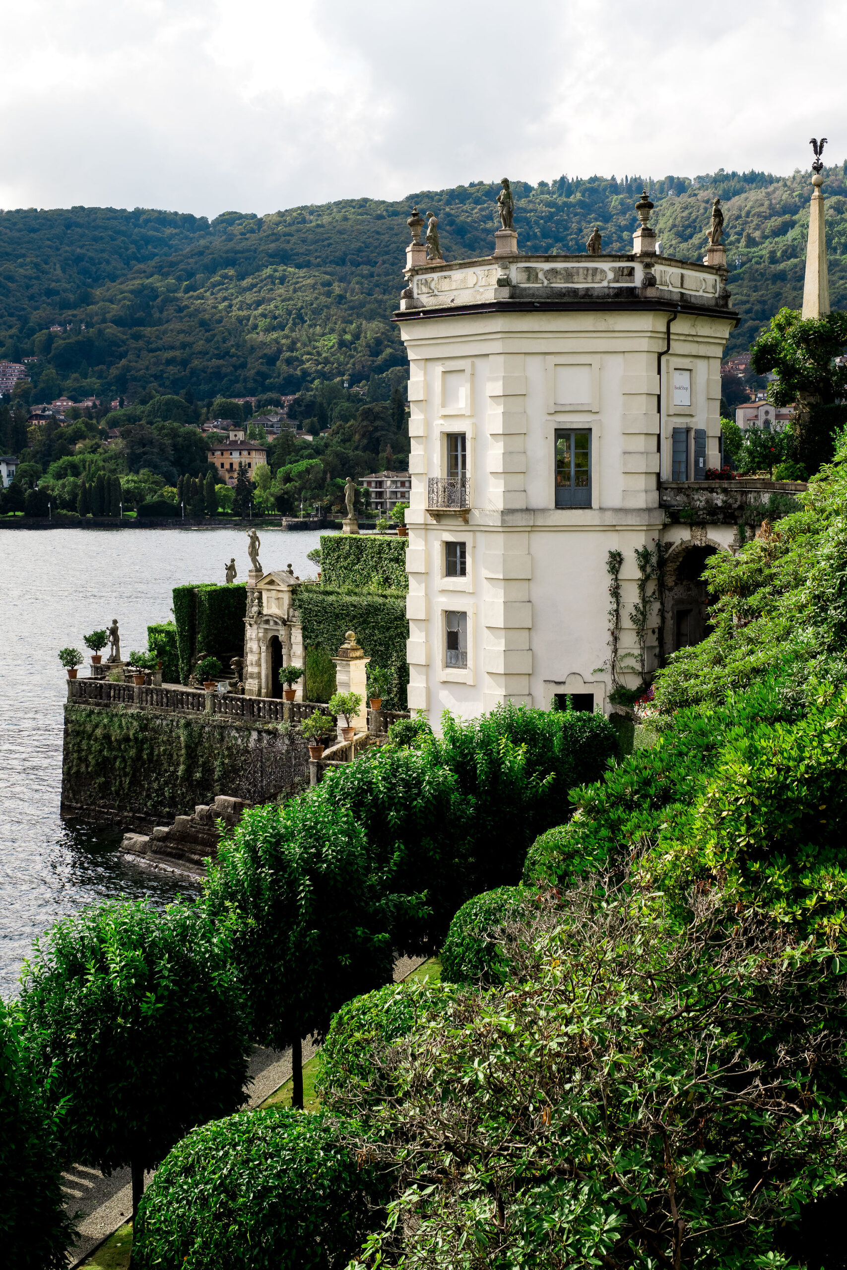 Luxury-Trip-Lake-Maggiore-Italy-225 Building on Isola Bella