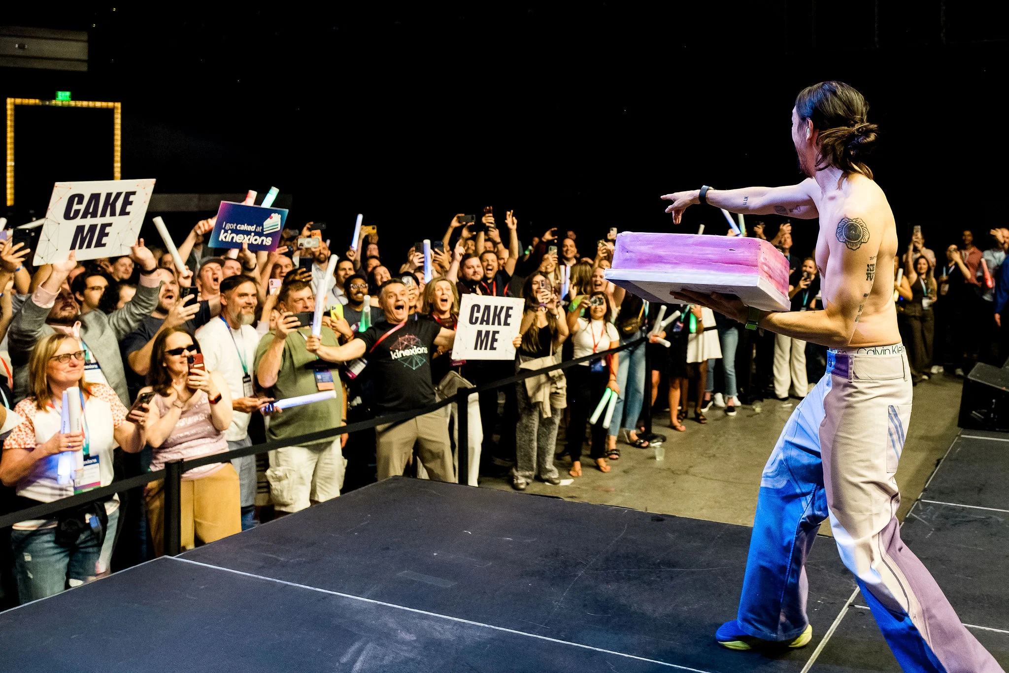 Kinexions Steve Aoki Throws Cake